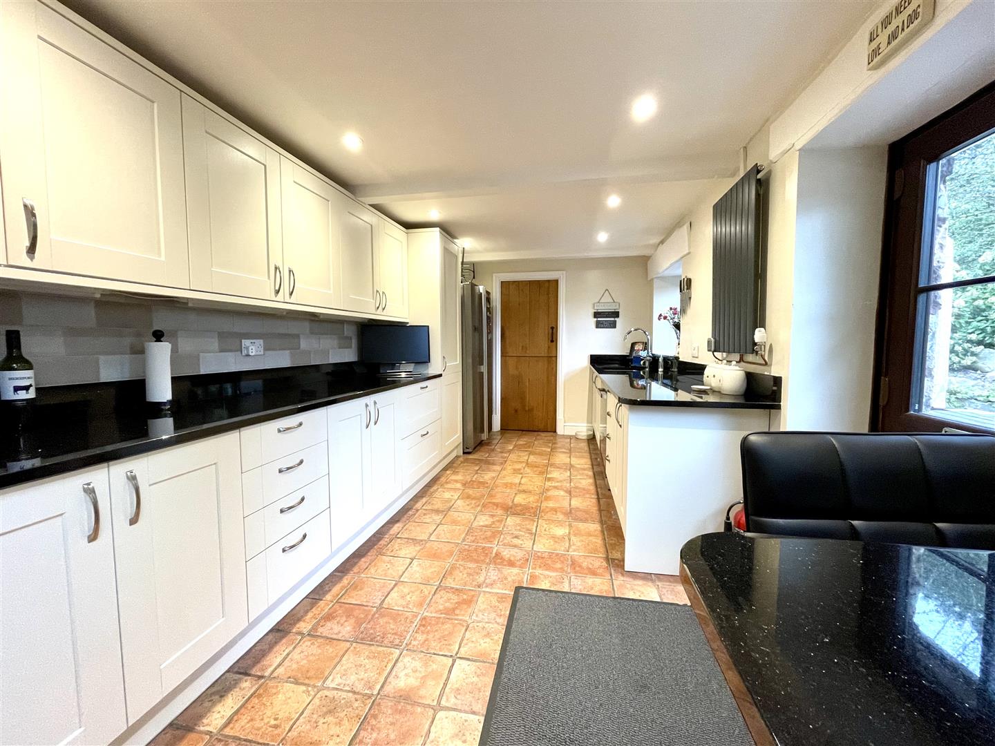 KITCHEN/BREAKFAST ROOM